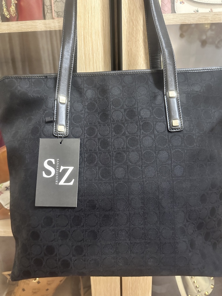 Salvatore Ferragamo Classic Ferragamo Tote (Gancini Pattern)